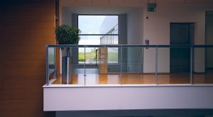 balcon interieur avec plancher en bois