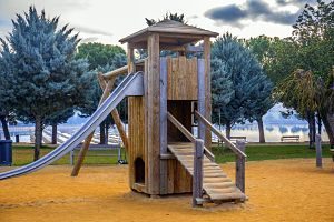 cabane en bois pour enfants