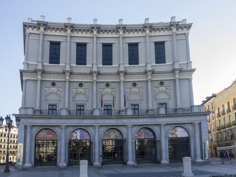façade de l'opéra de madrid