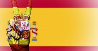 drapeau espagnol avec une main