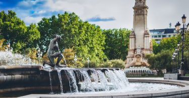 fontaine avec eau