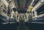 metro avec banc bleu